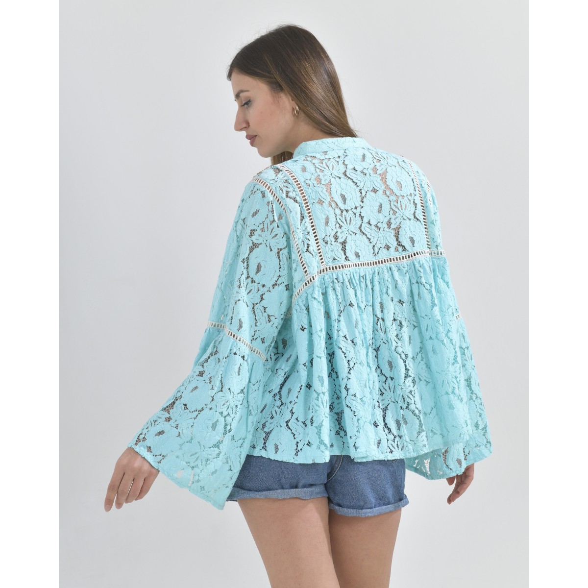 Blusa in Pizzo colore Turchese con Ricami in Paillettes e corallini