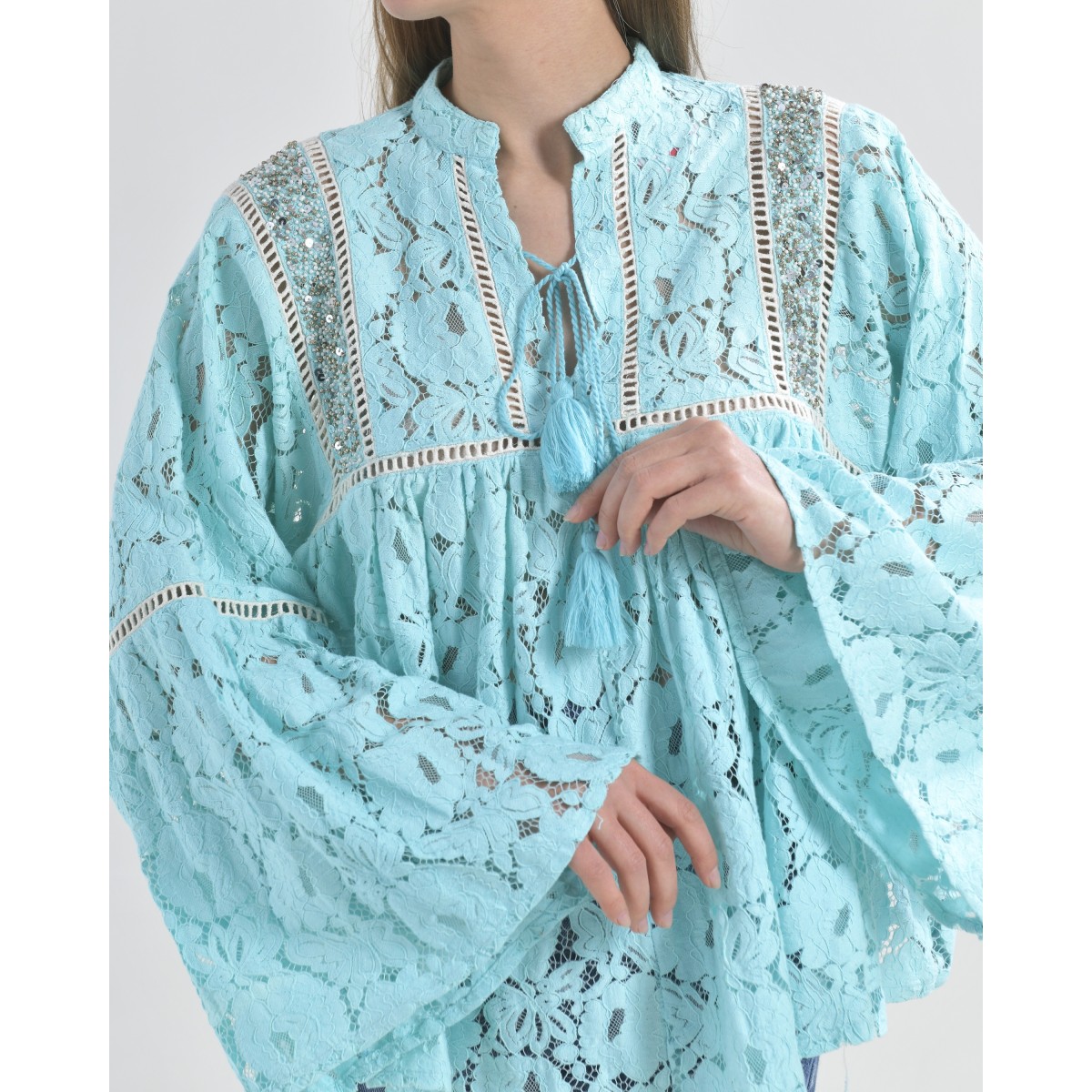 Blusa in Pizzo colore Turchese con Ricami in Paillettes e corallini