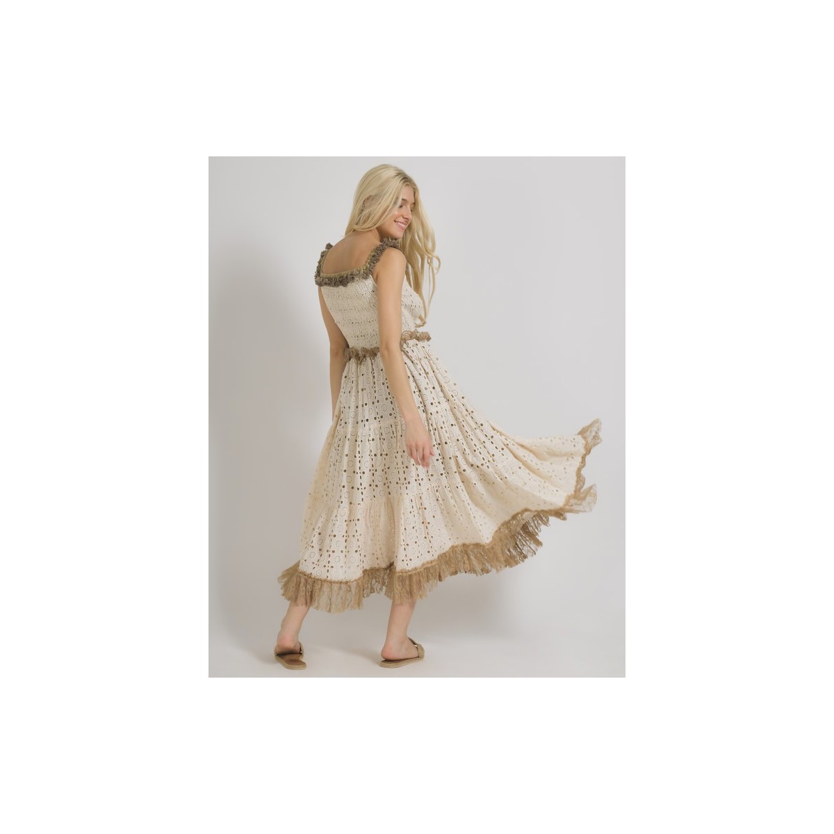 Abito Lungo con Pizzo Colore Beige/Fango.One Size