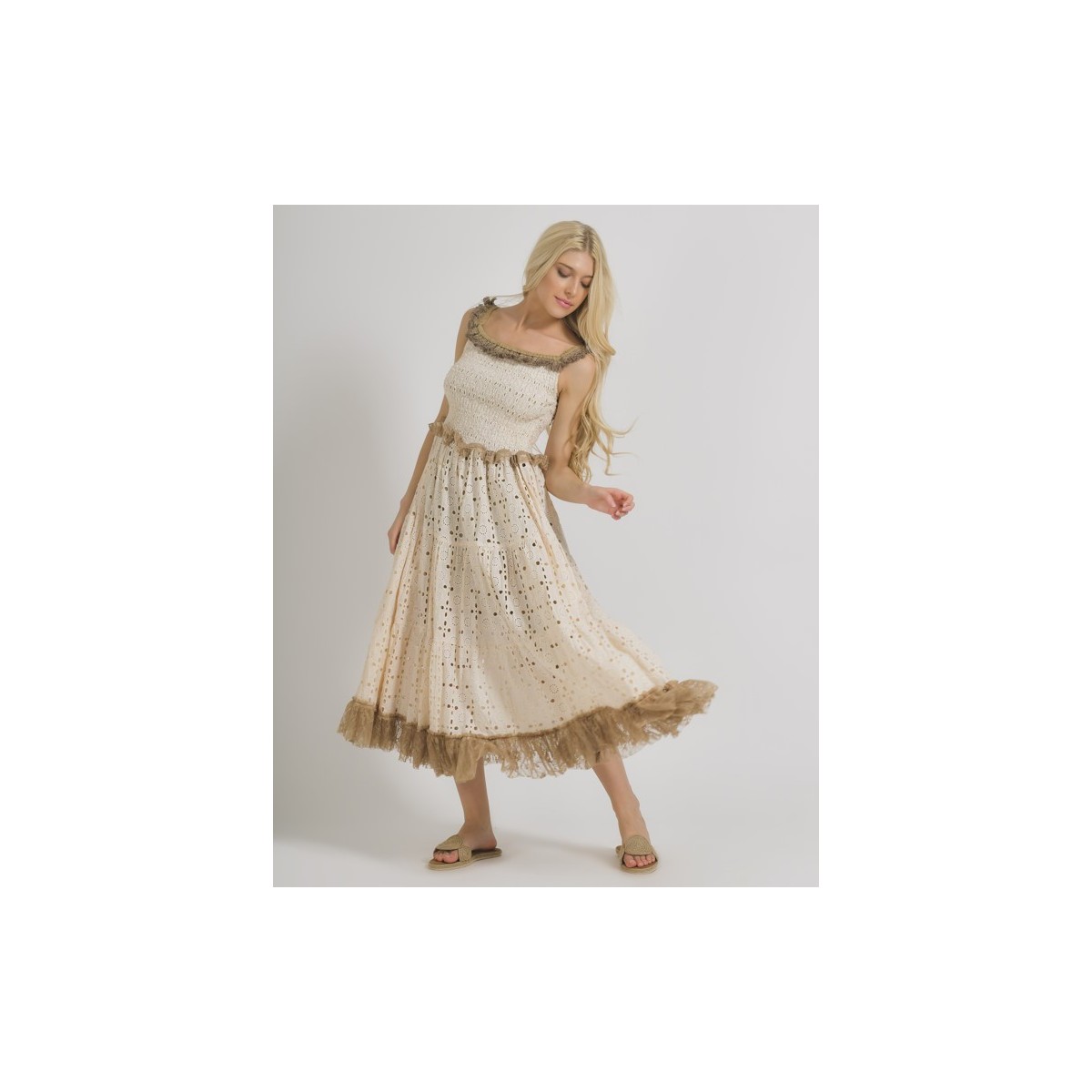 Abito Lungo con Pizzo Colore Beige/Fango.One Size